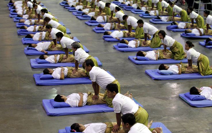 Massaggio thailandese da Guinness: record mondiale di massaggio collettivo [FOTO]