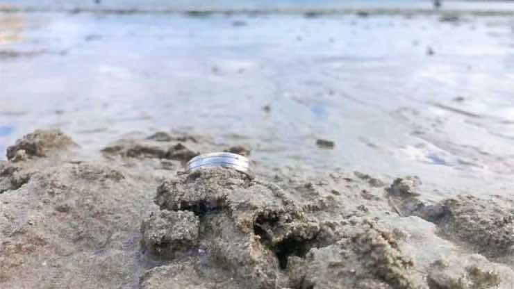 anello perso in mare
