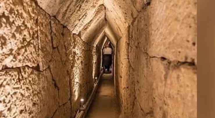 tunnel tomba cleopatra