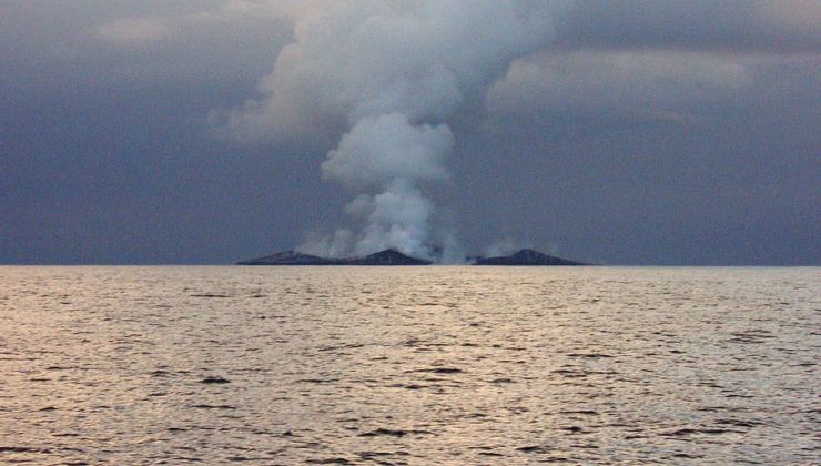 Esplosione del vulcano Home Reef 
