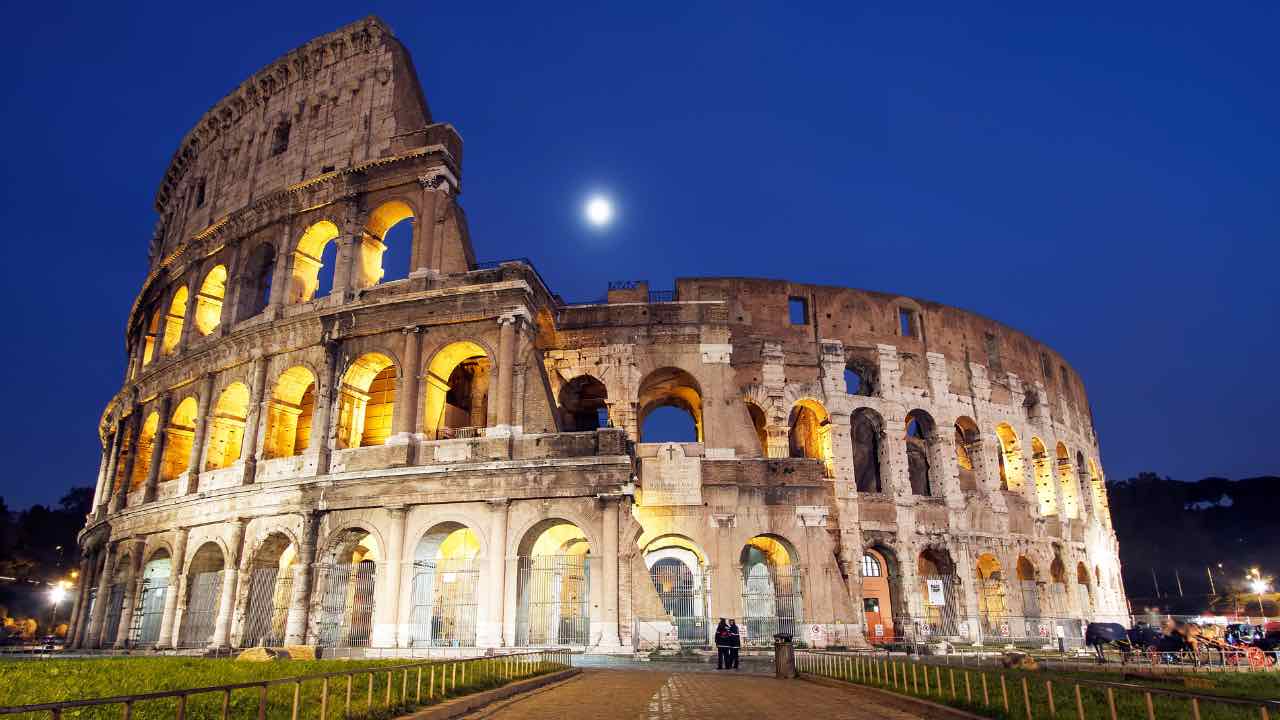 Spettacolo indecoroso al Colosseo