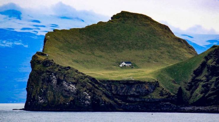 casa isolata nel nulla