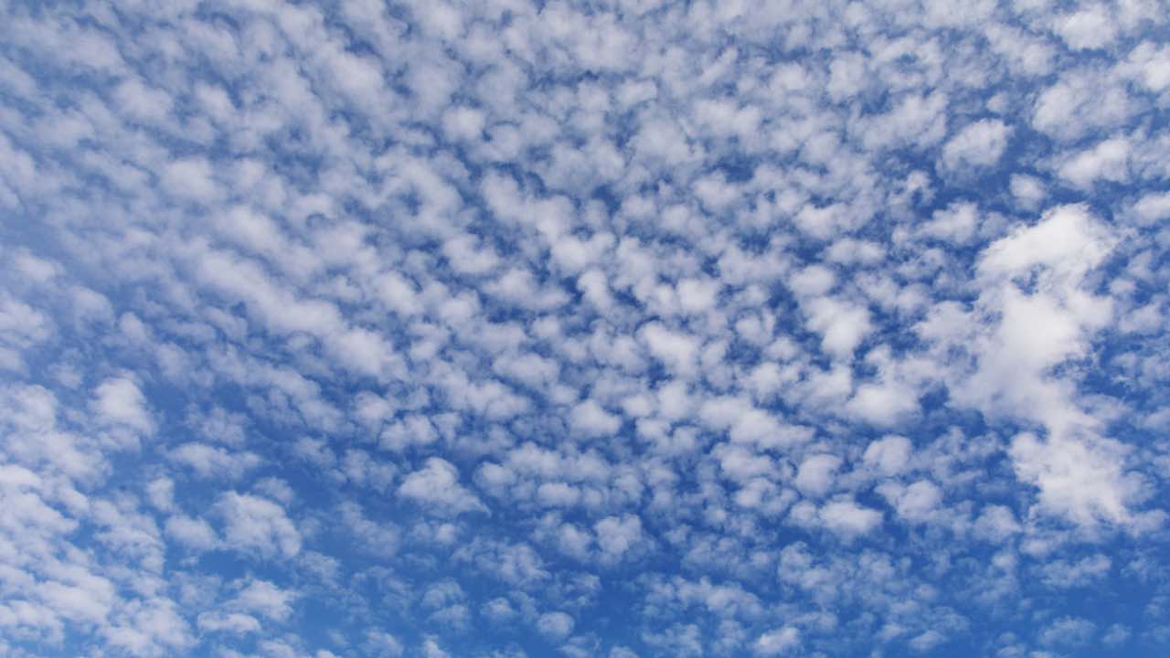 rarissime nuvole nel cielo