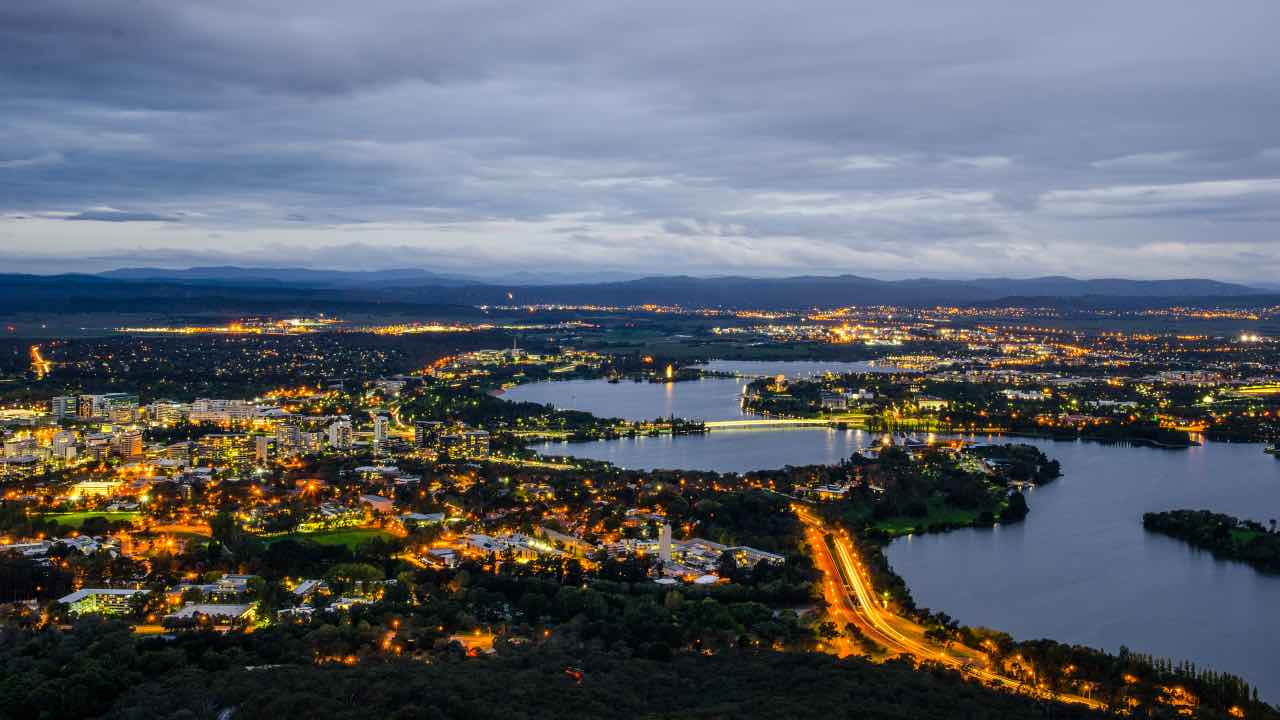 Canberra di sera