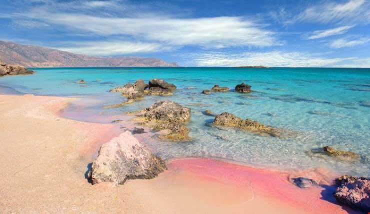 Elafonissi spiaggia con sfumature rosa
