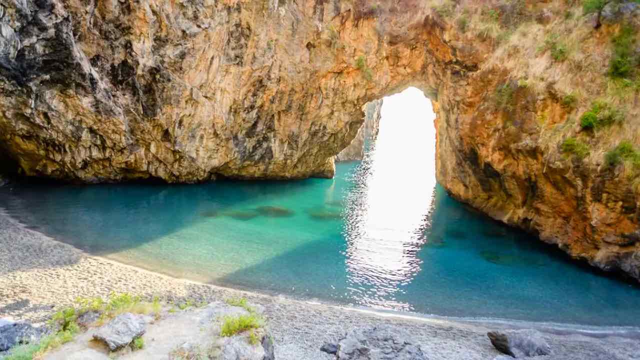 spiaggia dell arcomagno Calabria