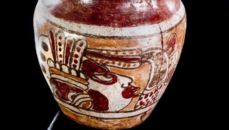 vasi risalenti alla civiltà dei Maya