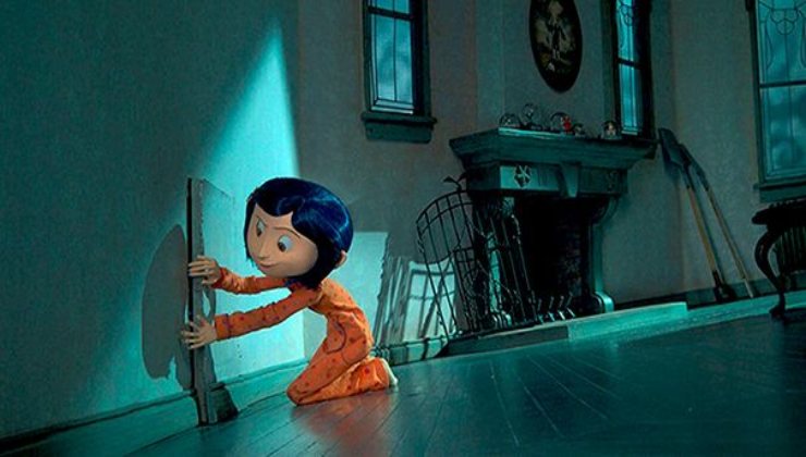 Trova degli strani spazi in casa sua e li paragona a quelli del film Coraline