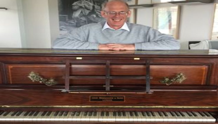 Trova qualcosa sotto i tasti del pianoforte: un vero e proprio tesoro