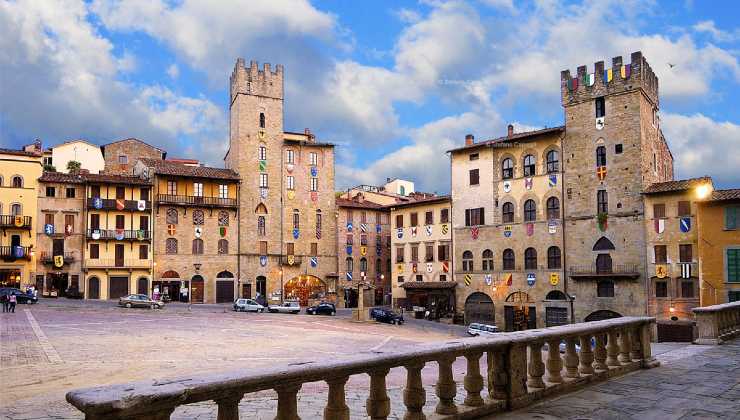 Il castello simbolo di questo paesino italiano e i suoi dintorni