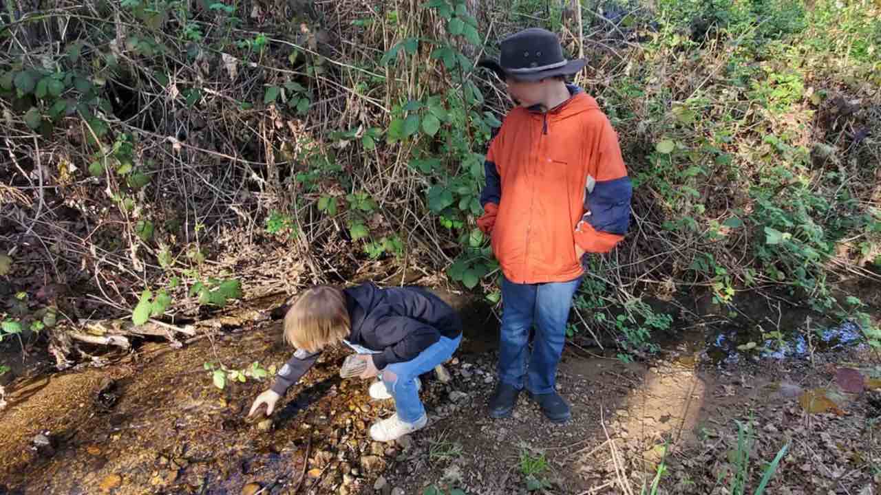 bambino trova un reperto