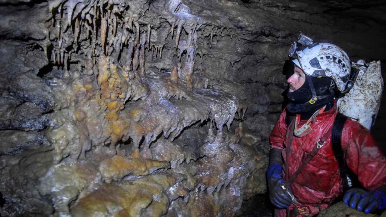scoperta incredibile in una grotta