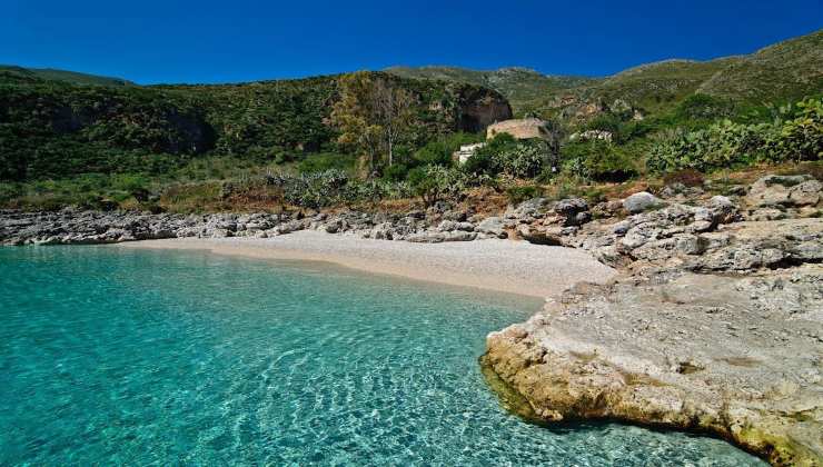 Spiaggia italiana a basso costo ideale per un weekend