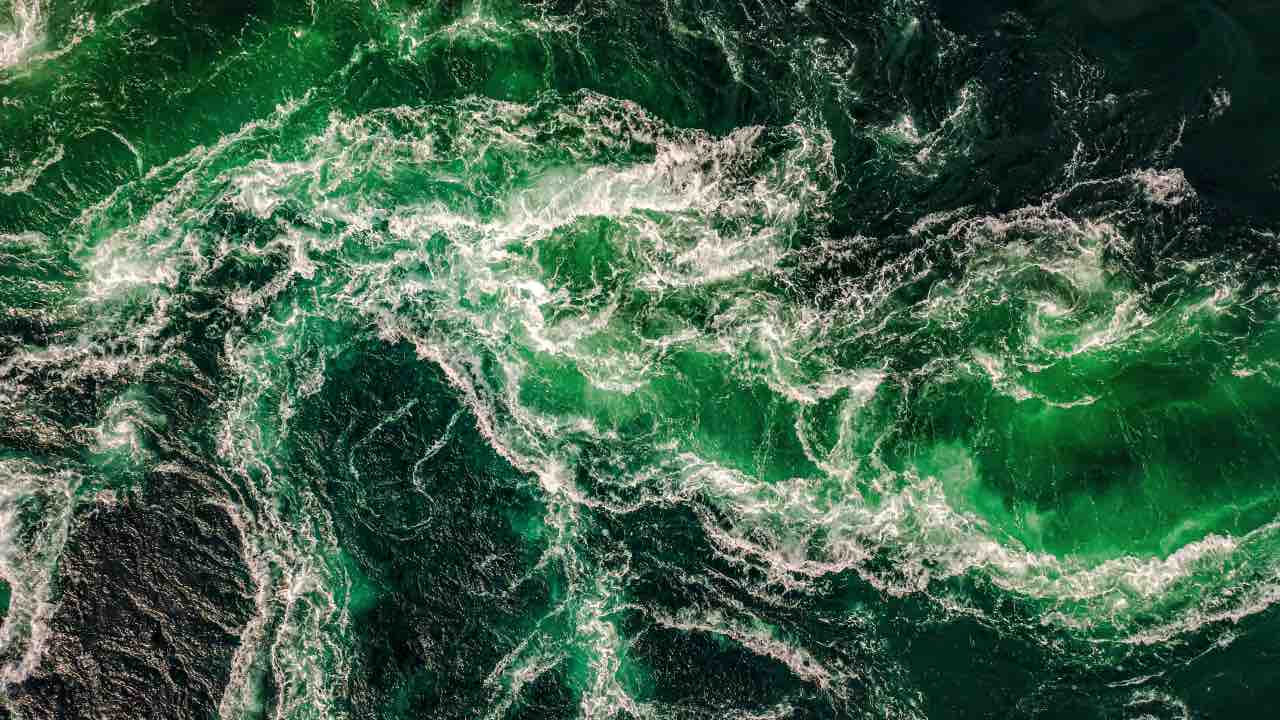Acqua del mare verde