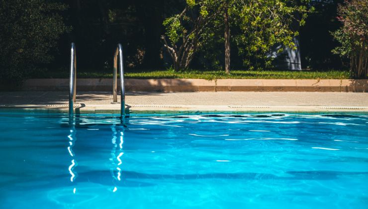 Casa rustica con piscina nella natura