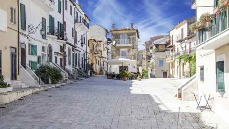 il-bellissimo-borgo-sul-mare