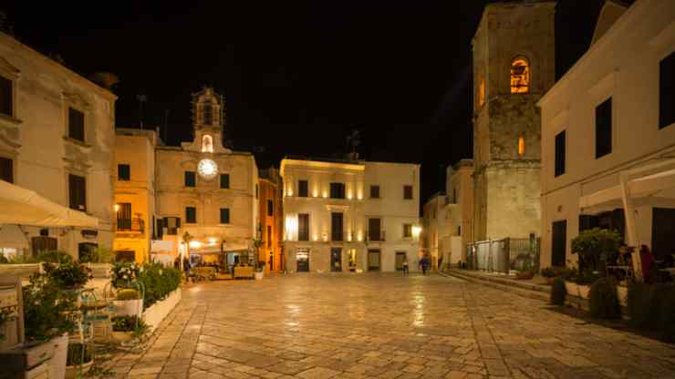 polignano-a-mare-di-sera