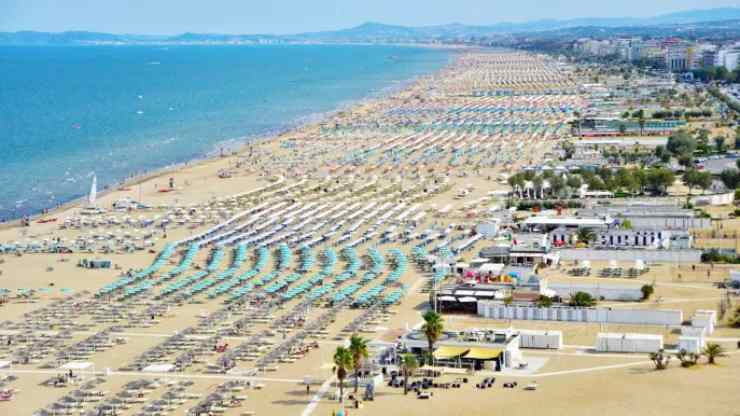 una-giornata-in-spiaggia-a-Rimini