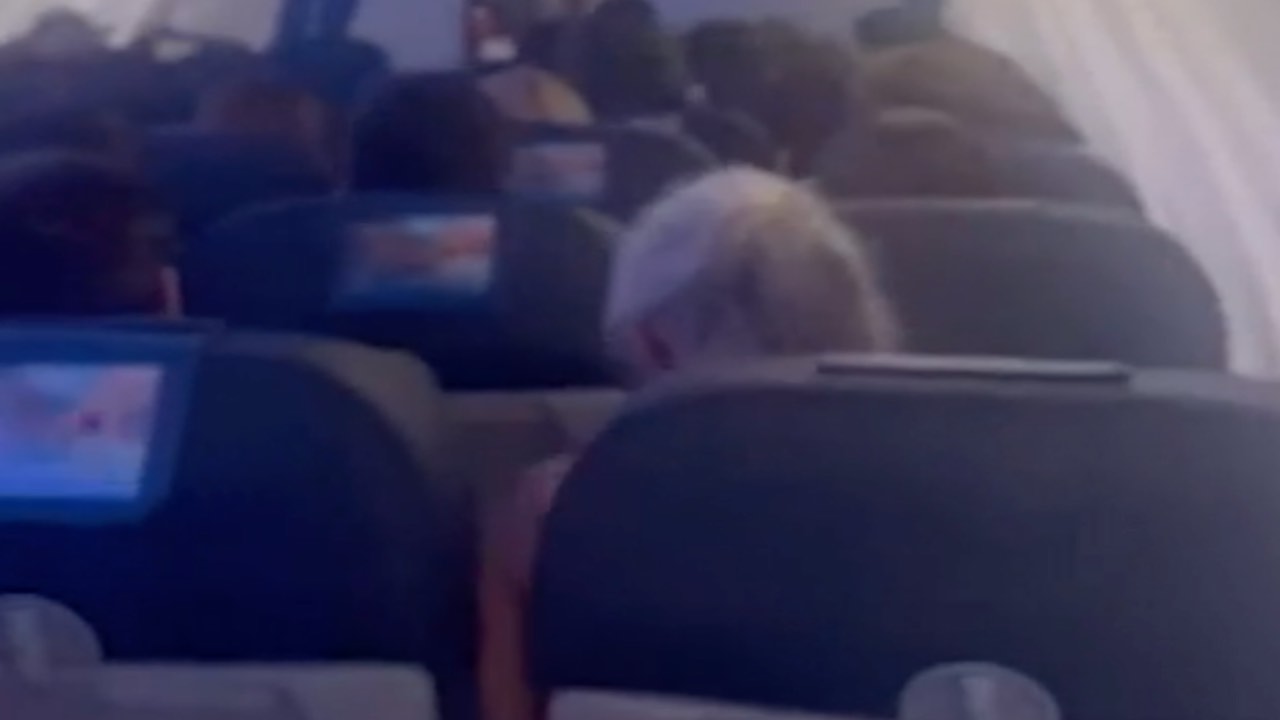 Attimi di paura durante il volo