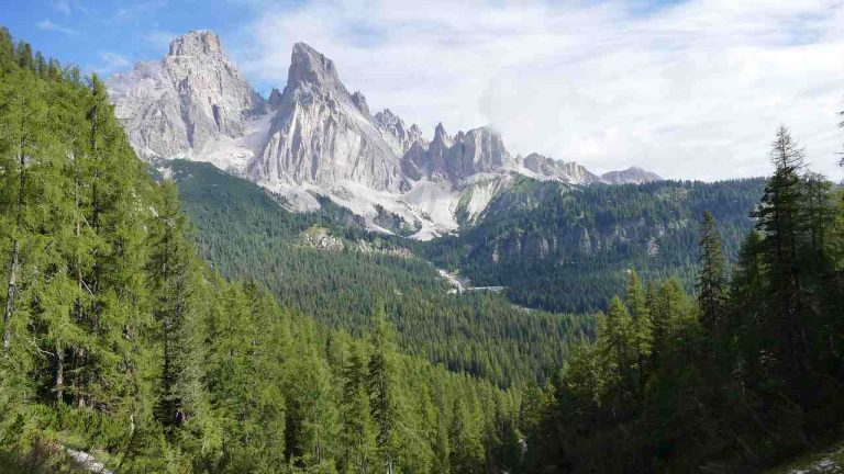 I borghi tra i monti più belli da scoprire a fine estate quali visitare