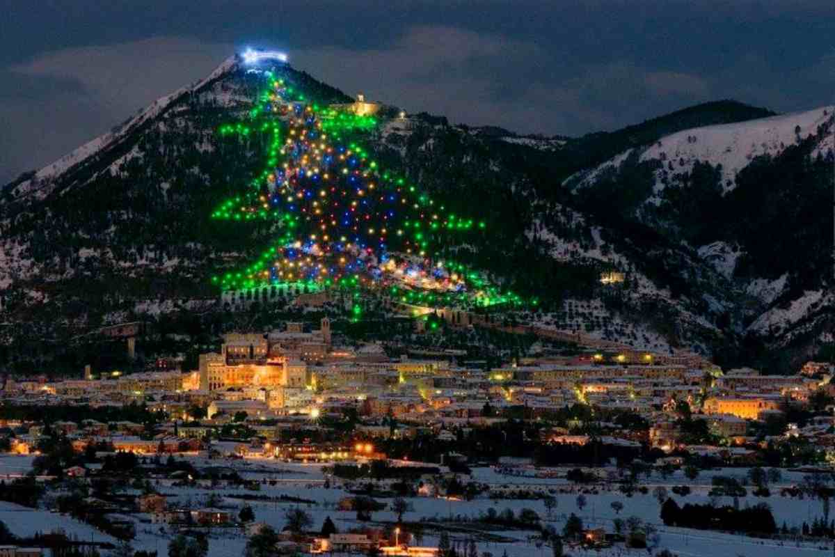 Albero di Natale di Gubbio credits Italia.it