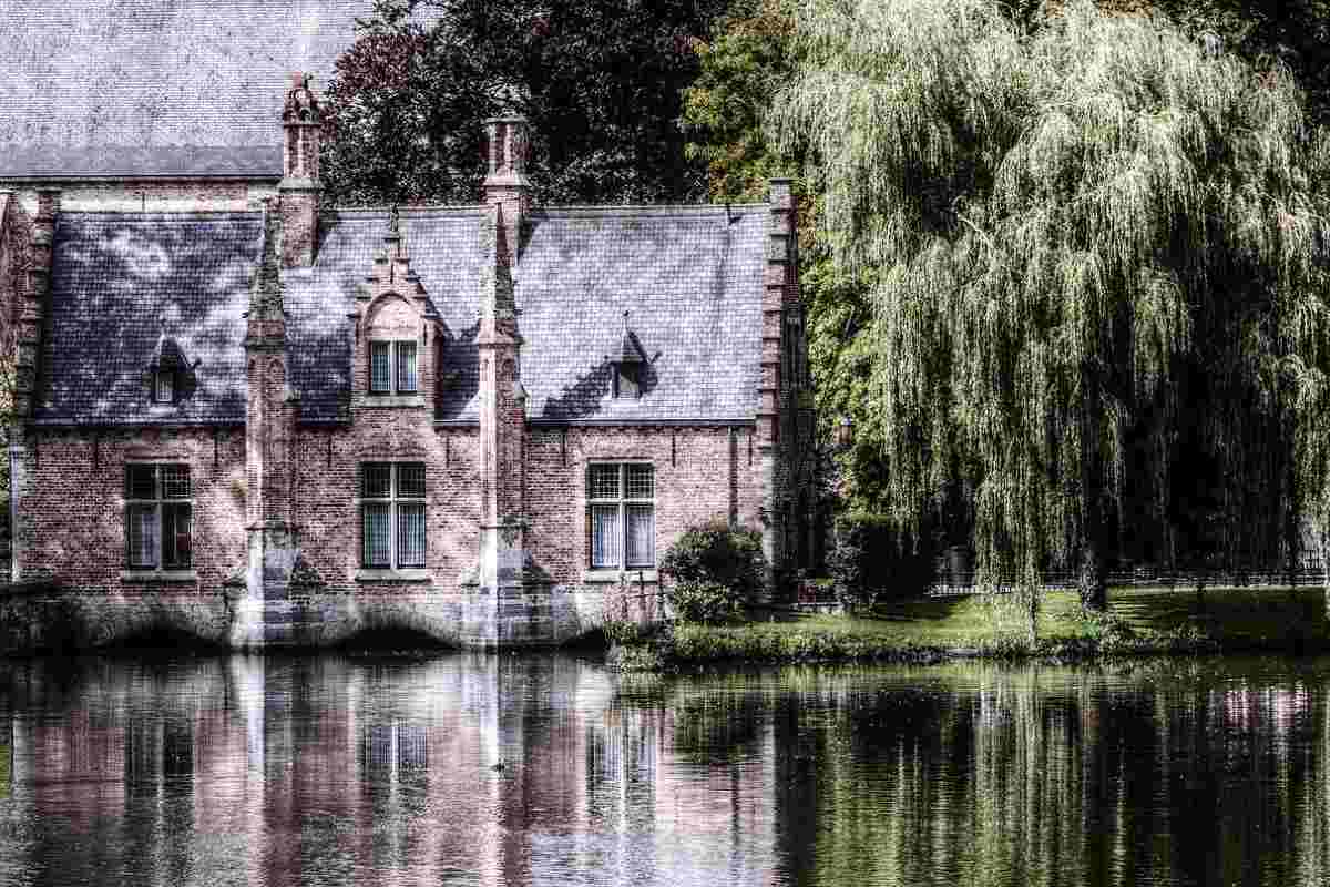Il fiume e una casa di Bruges