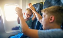 Reclinare i sedili in aereo: la lotta continua con i salva ginocchia -  NanoPress Viaggi