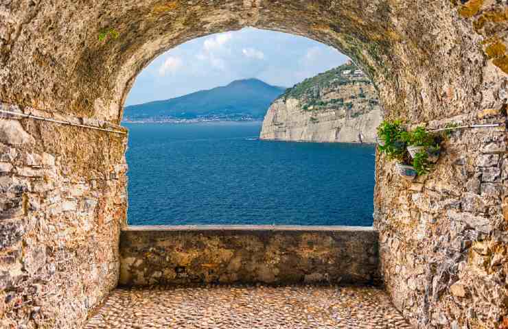 Finestra sul Vesuvio