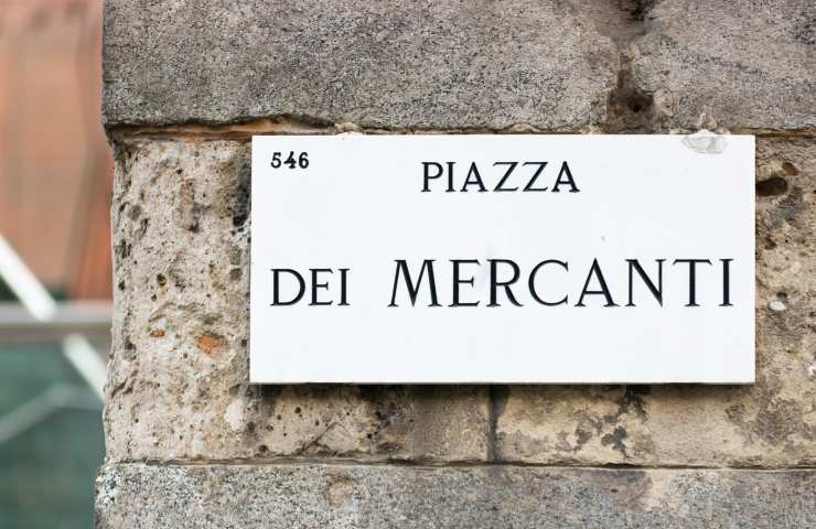 Piazza-dei-Mercanti