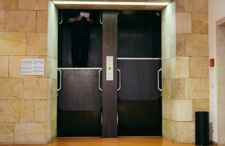 ascensore pericoloso