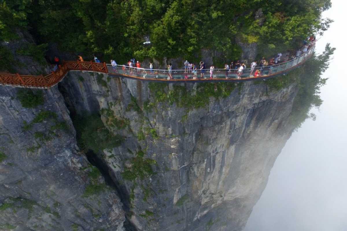 The most terrifying bridge in the world, 1.5 kilometers high: for the truly brave