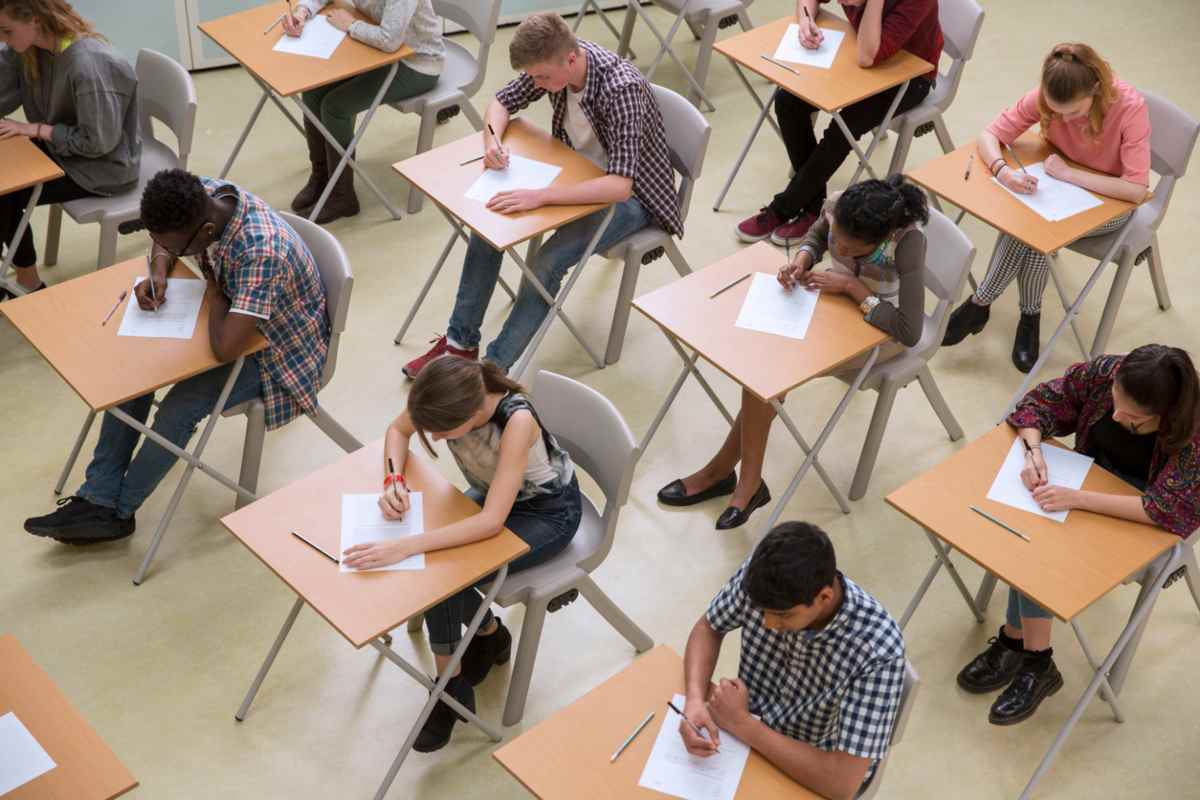 studenti durante esami