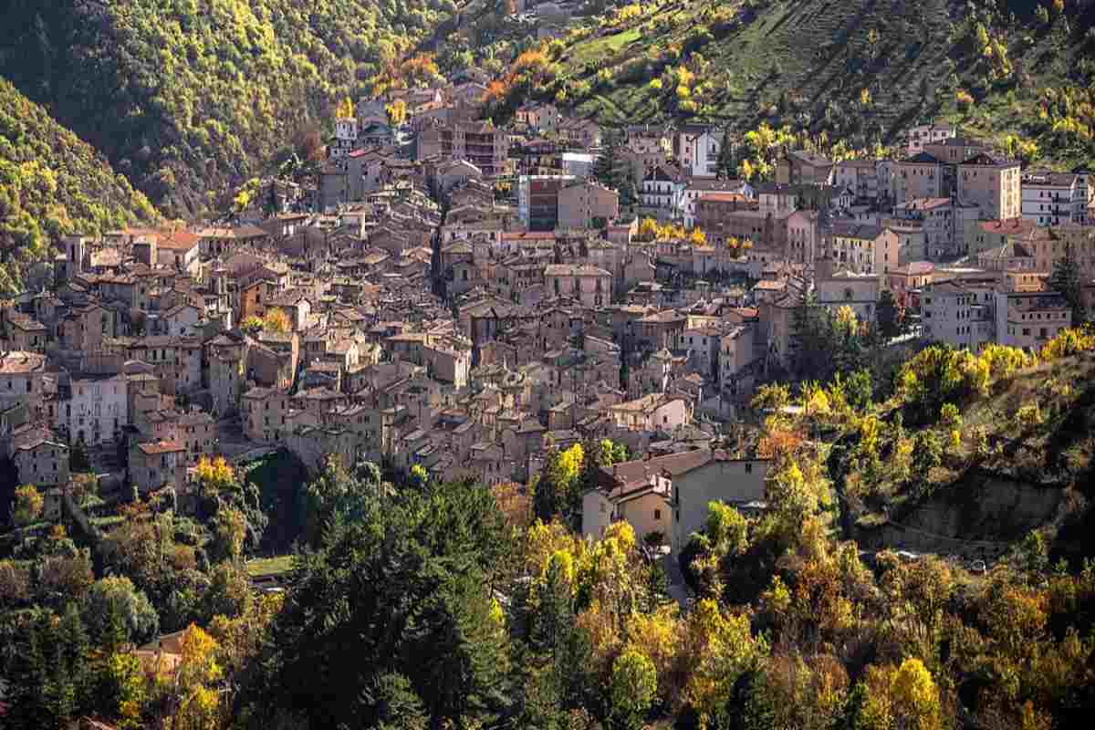 Adorabile Borgo Di Montagna Con Casette Colorate Tutta La Famiglia Se 