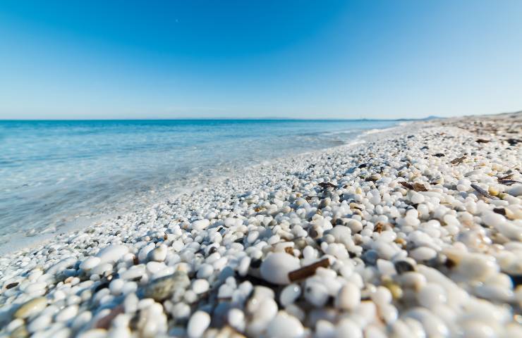 Spiaggia con chicchi di riso