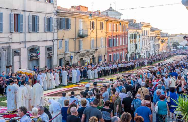 La processione del Corpus Domini a Genzano