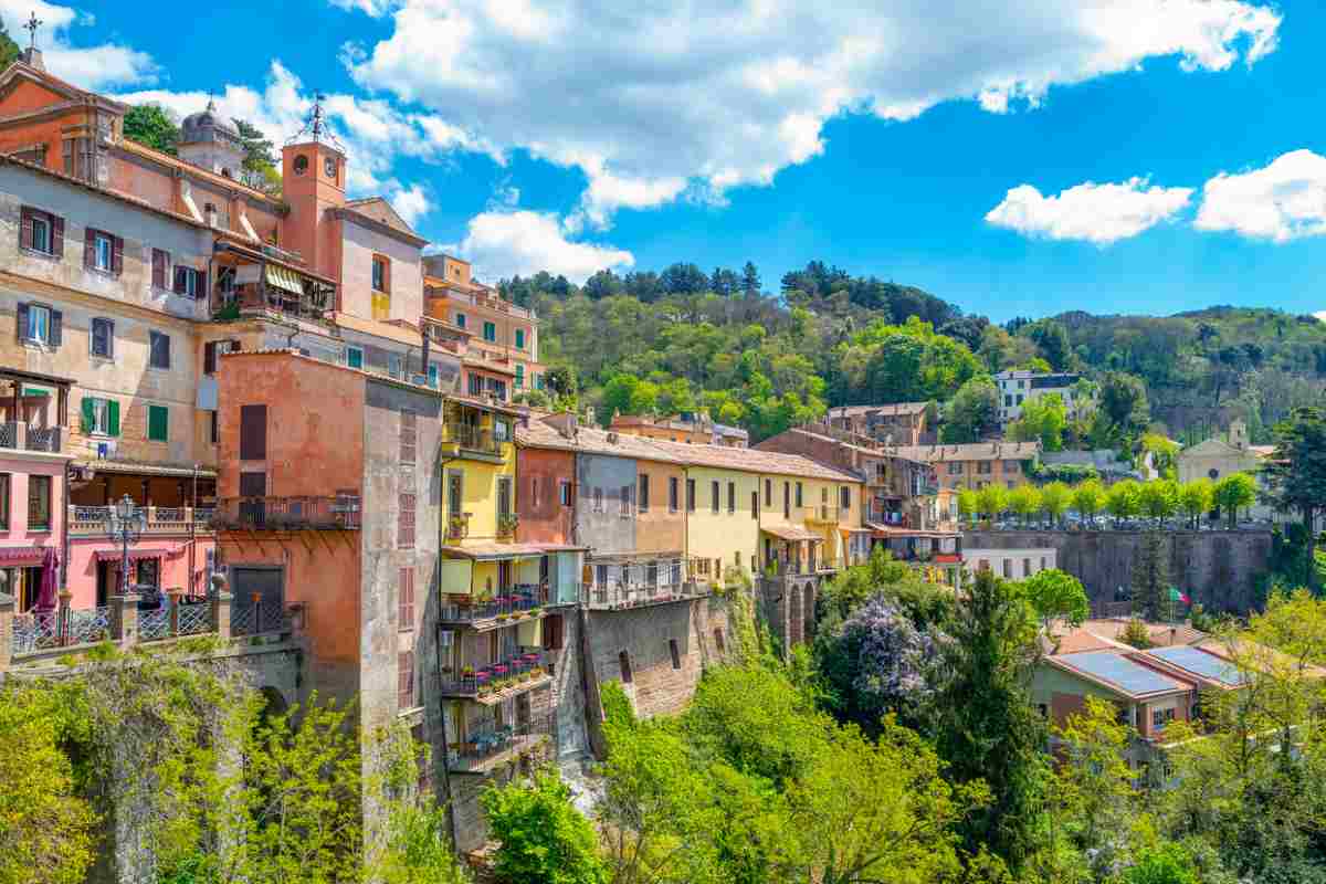 Il Borgo sul Lago dell'Imperatore