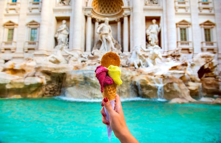 Mangiare il gelato a Roma