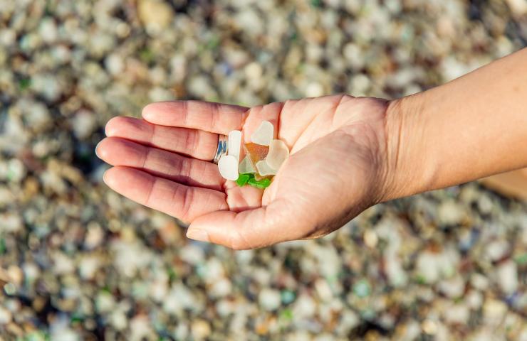 Spiaggia di vetro e cristalli