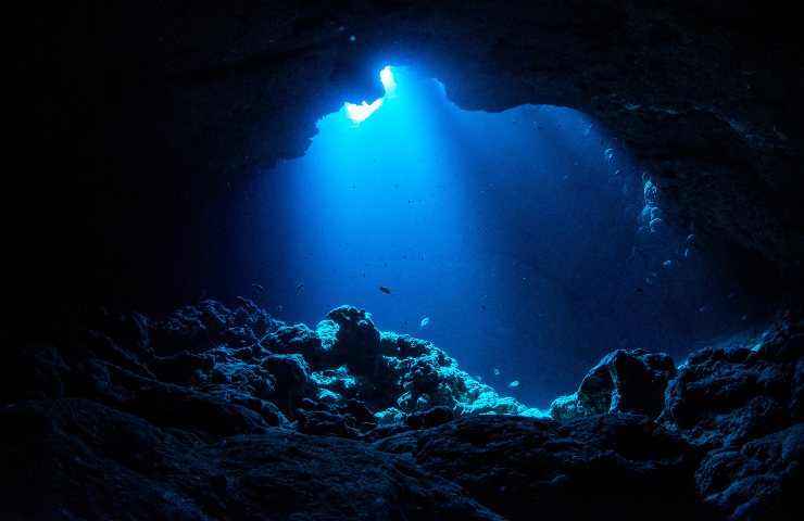 Un profondo buco nel mare