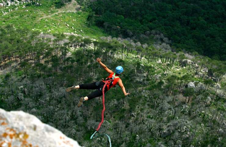 Bungee jumping