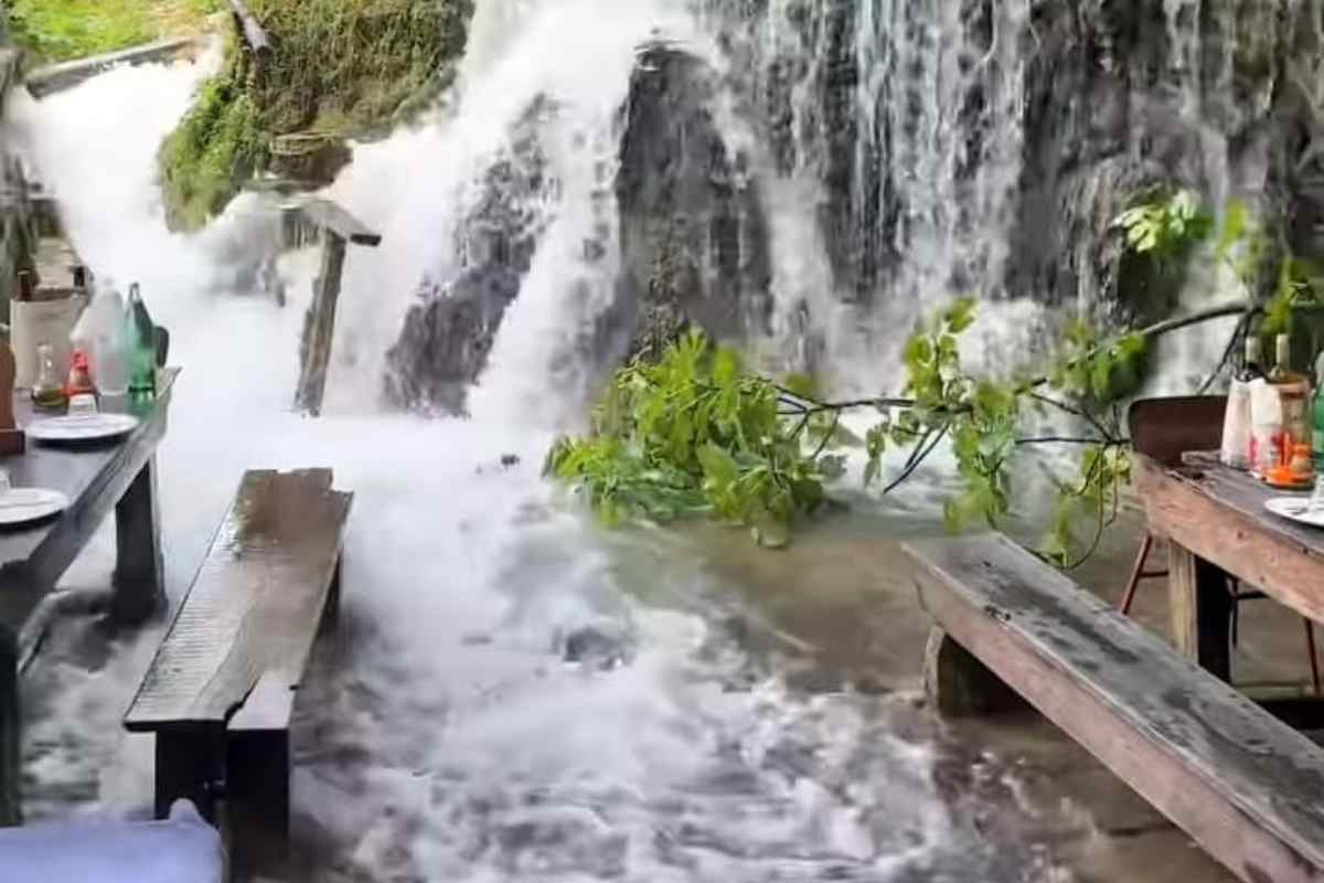 mangiare in una cascata